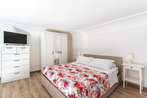 1 chambre, fer et planche à repasser, accès au Wi-Fi (inclus)