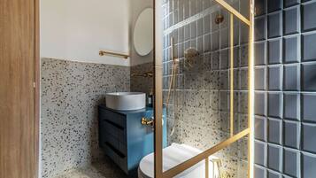 Doccia, asciugacapelli, bidet, asciugamani