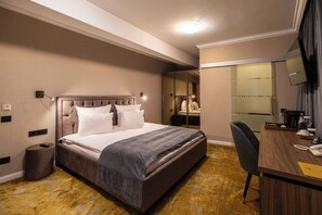 Blackout drapes, iron/ironing board, free WiFi - Hotel Brilliant Plaza (Zalău)