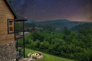 Property grounds - Hibernation Station by Beyond Expectations: 6BR Cabin w/ Hot Tub & Fire Pit (Sevierville)