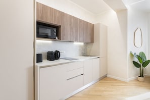 Fridge, microwave, stovetop, dishwasher