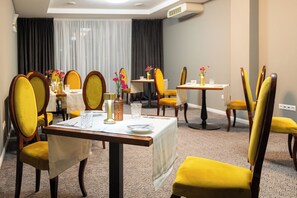 Free daily buffet breakfast - Aria by Brilliant (Zalău)