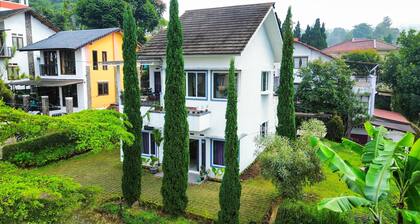 Teh Victory at Vila Istana Bunga Jawa Barat