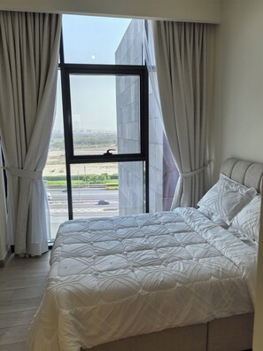 2 bedrooms, iron/ironing board, internet, bed sheets