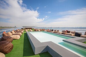 Sundeck