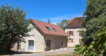 Charming independent cottage with garden and family activities