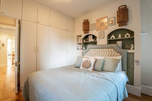 2 soverom, strykejern/-brett, reiseseng for barn og wi-fi