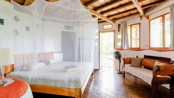 6 bedrooms, travel crib, WiFi, bed sheets