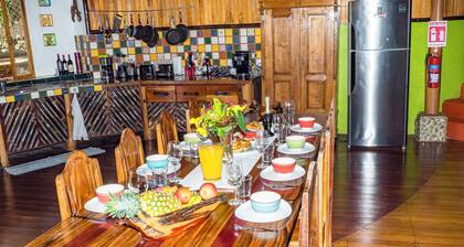 6 Bedroom Villa with Pool, 2 Min from Nauyaca waterfall, 10 Min from Beach