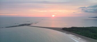 6 Bedroom Villa with Pool, 2 Min from Nauyaca waterfall, 10 Min from Beach