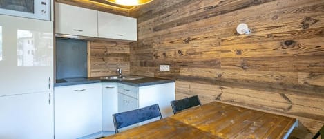 Microonde, forno, piano cottura, lavastoviglie