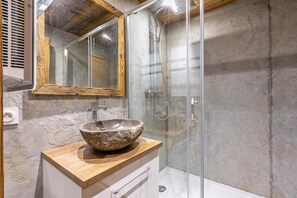 Shower, hair dryer, towels, toilet paper - Magnificent snowfront studio (Val-d'Isère)