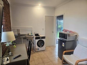Room, 1 Bedroom, Smoking | Laundry