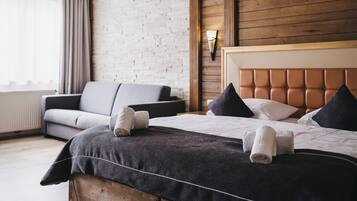 Habitación doble Confort, 1 habitación, vista a la montaña | Caja de seguridad en la habitación y escritorio