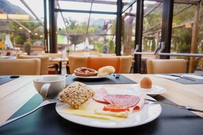 Desayuno buffet incluido todos los días