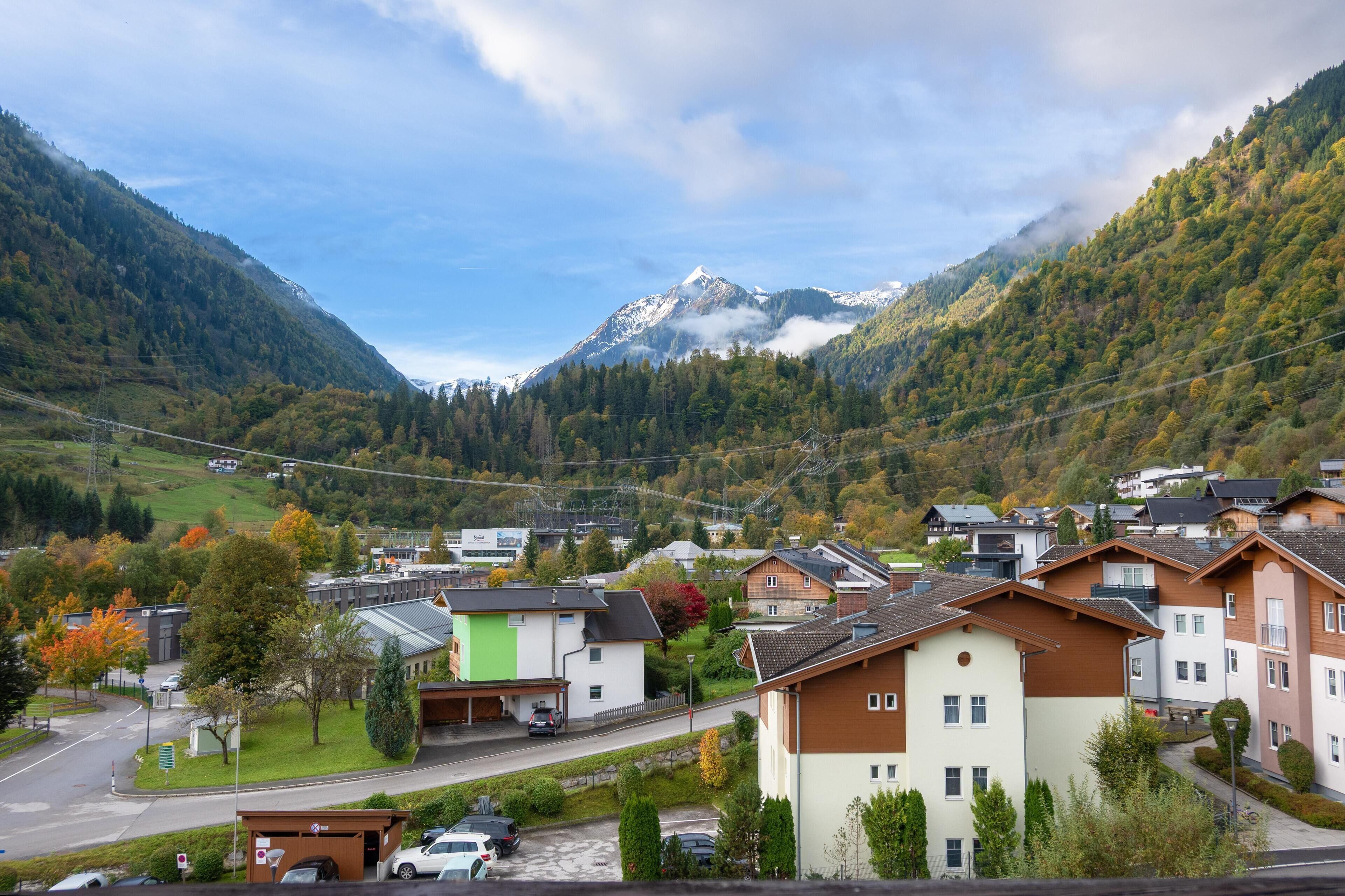 Habitación Confort doble, 1 habitación, vistas a la montaña | Caja fuerte, escritorio, espacio para trabajar con un portátil