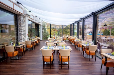 Restaurant. Hotel Victoriya