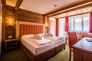 Family Room, 2 Bedrooms, Balcony, Mountain View | In-room safe, desk, laptop workspace, free cribs/infant beds
