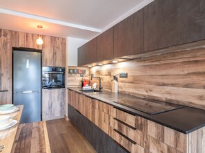 Fridge, dishwasher, coffee/tea maker, toaster