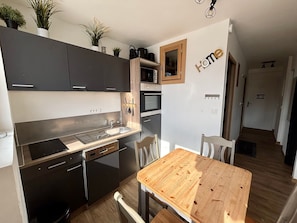 Fridge, microwave, dishwasher - Renovated apartment in Avoriaz, 4 pers, south-facing balcony (Avoriaz)