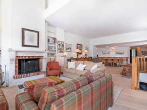 Télévision, cheminée