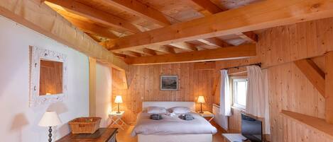 6 bedrooms, free WiFi, bed sheets