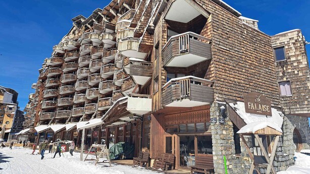 A multi-story wooden building with balconies and a sign reading "The Falaise." - Studio 4 pax in Avoriaz, quiet with balcony (Avoriaz)