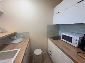 Fridge, microwave, dishwasher, coffee/tea maker