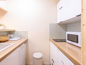 Fridge, microwave, dishwasher, coffee/tea maker