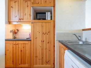 Réfrigérateur, four à micro-ondes, lave-vaisselle