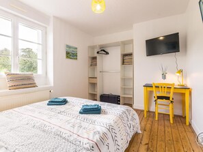 4 bedrooms, free WiFi - Peaceful country house with wifi and pets allowed, near cultural sites (Villedieu-les-Poêles)
