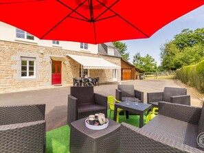 Outdoor dining - Peaceful country house with wifi and pets allowed, near cultural sites (Villedieu-les-Poêles)