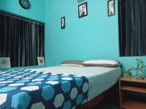 2 habitaciones, tabla de planchar con plancha, wifi y ropa de cama