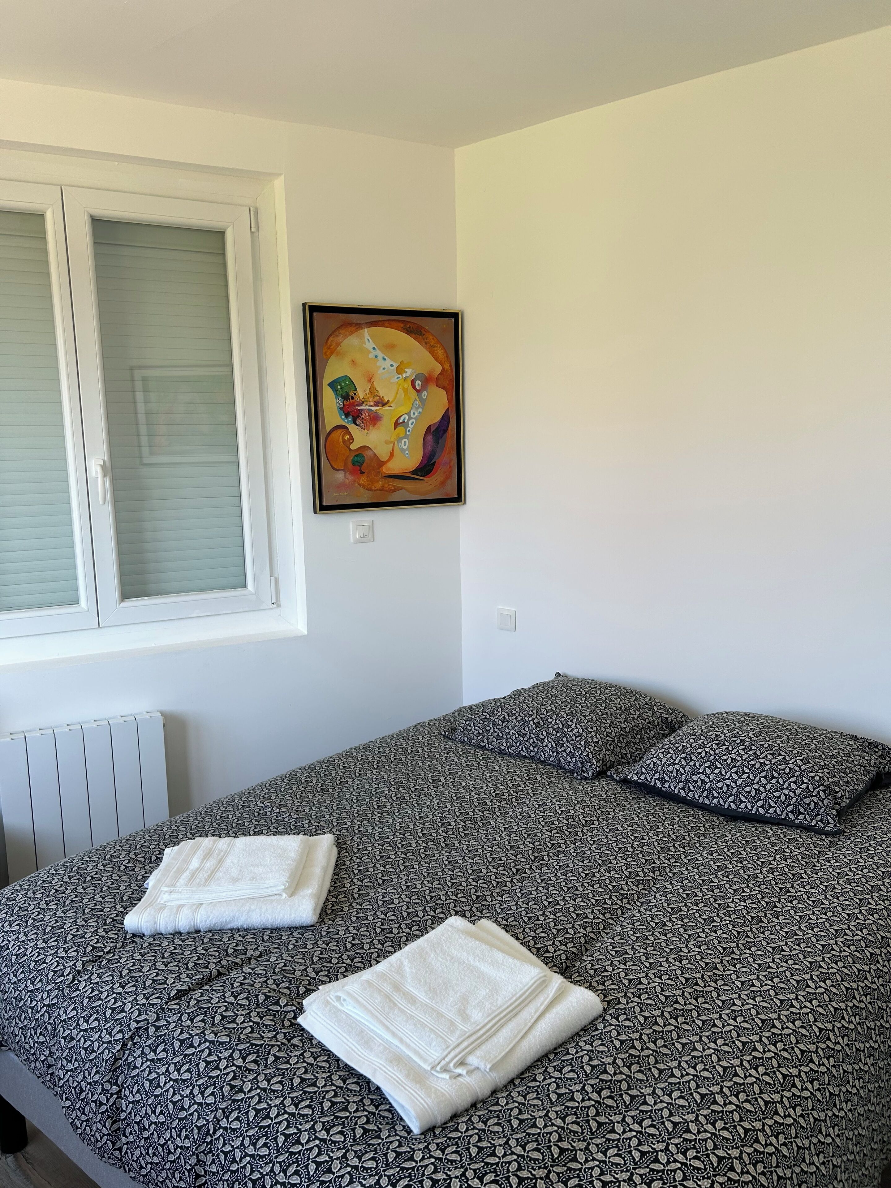 3 bedrooms, iron/ironing board, travel crib, WiFi (free)
