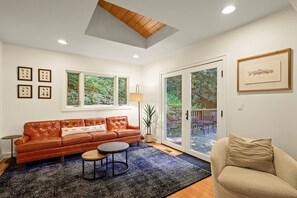 Smart TV, fireplace, video games, table football - Grandfather Cottage-Banner Elk-3BR/2.5BA, WFIF, AC Fire Pit (Banner Elk)