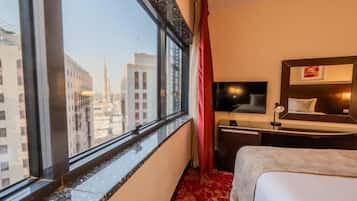 Executive Suite | Iron/ironing board, free WiFi