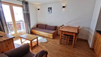 Apartment | Dining