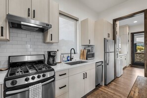 Réfrigérateur, four, plaque de cuisson, lave-vaisselle