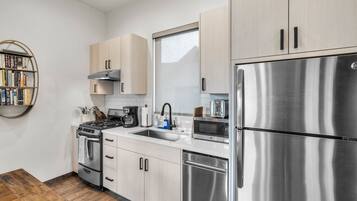 Réfrigérateur, four, plaque de cuisson, lave-vaisselle