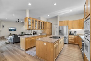 Réfrigérateur, four, plaque de cuisson, lave-vaisselle