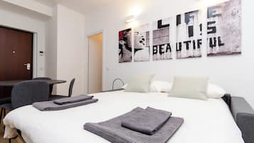 1 bedroom, iron/ironing board, internet