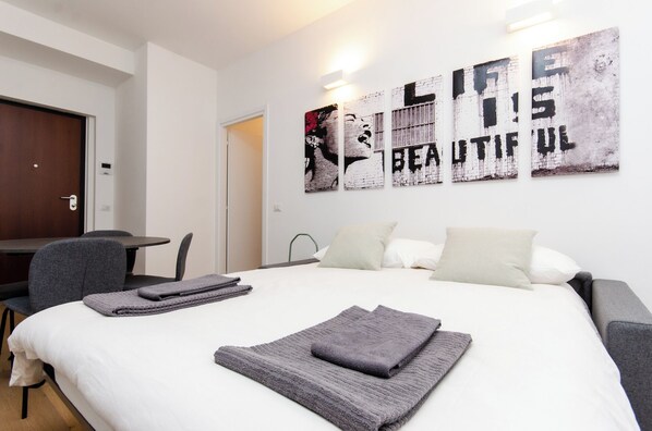 1 bedroom, iron/ironing board, internet