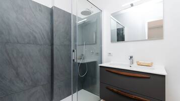 Shower, bidet, towels, soap