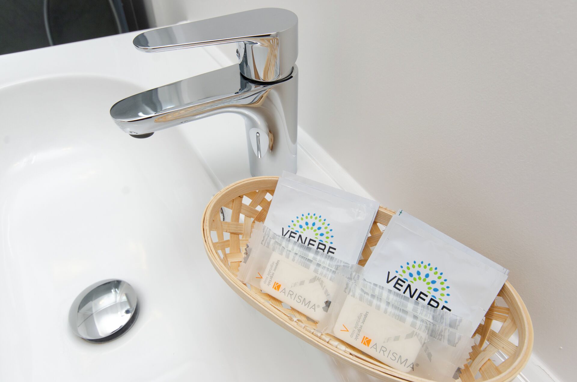 Dusche, Bidet, Handtücher, Seife