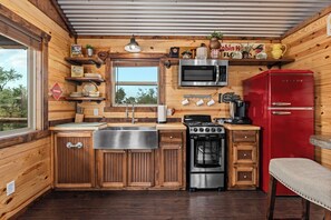 Fridge, microwave, oven, stovetop - Hill Country Cabin - Cozy Rustic Getaway (Fredericksburg)