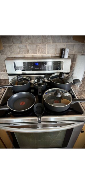 Micro-ondas, fogão, cooktop, lava-louças