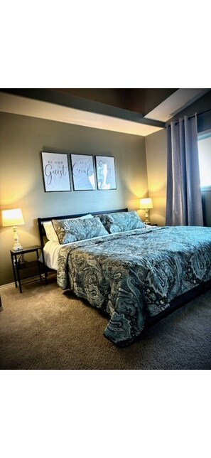 4 bedrooms, iron/ironing board, travel crib, free WiFi - Harper House-Home away from home in Lethbridge (Lethbridge)