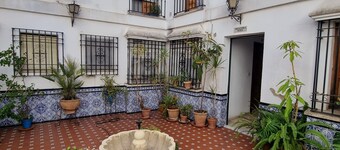 APARTMENT IN THE COURTYARD OF THE JUDERIA OF CORDOBA