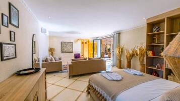 4 bedrooms, in-room safe, free WiFi, bed sheets