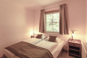 3 bedrooms, in-room safe, iron/ironing board, free WiFi